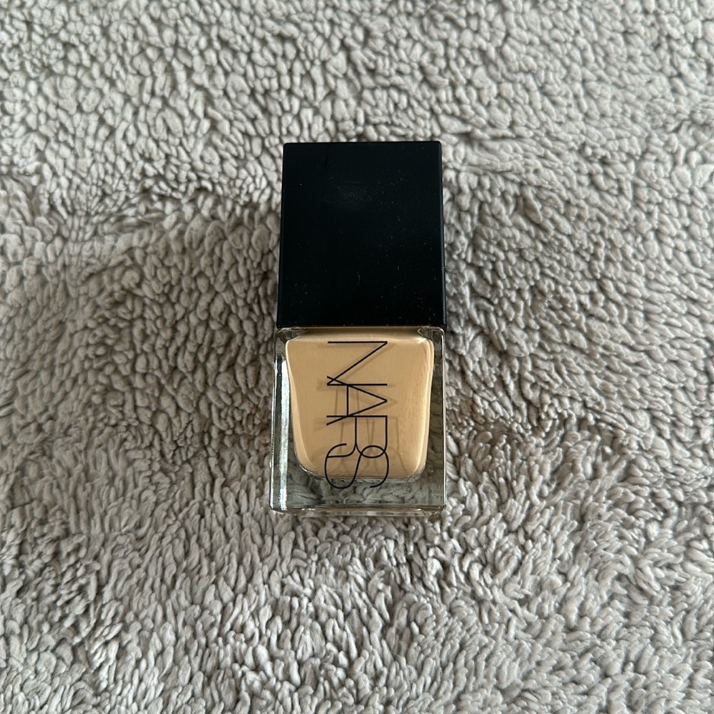 NARS Natural Radiant Longwear Foundation, shade Medium 1 Punjab